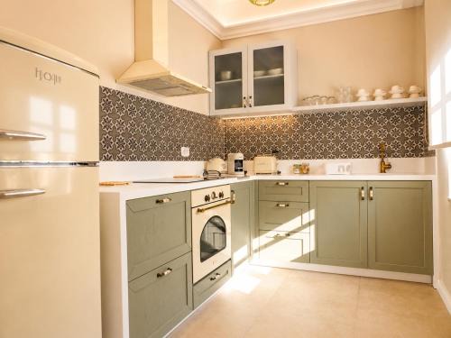 Kefalos House | Athena Collection