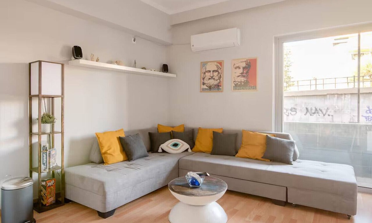 Thissio Apartment | Athenian Entertainment & Relaxation Hub