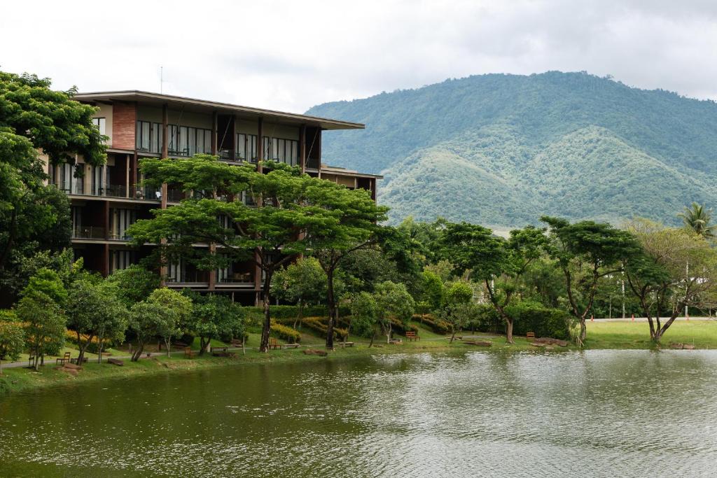 Mu Si Resort | Atta Lakeside Resort Suite - SHA Plus Certified
