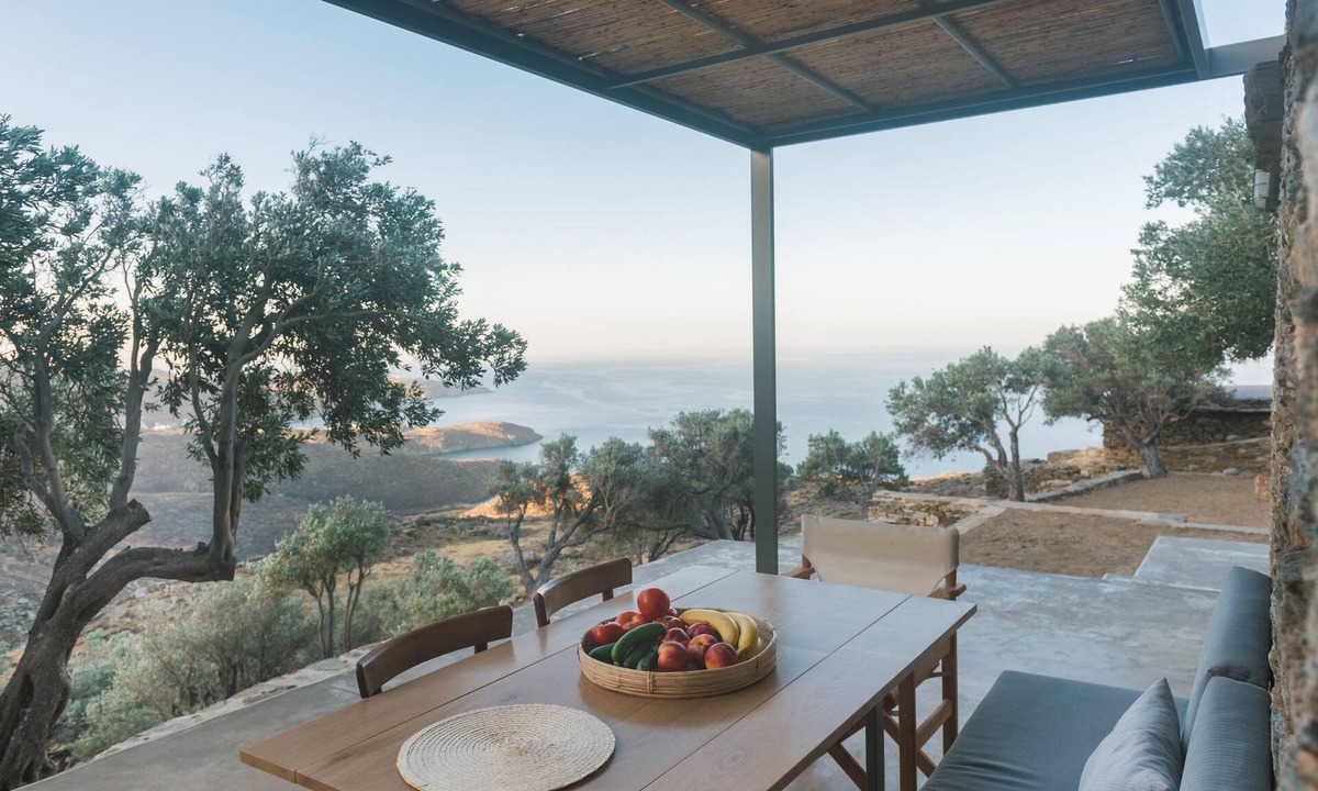 Exomvourgo House | Avdos Olive House · off-grid Cycladic retreat