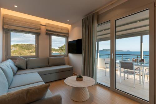 Pylos-Nestoras Apartment | Azure Horizon Suites