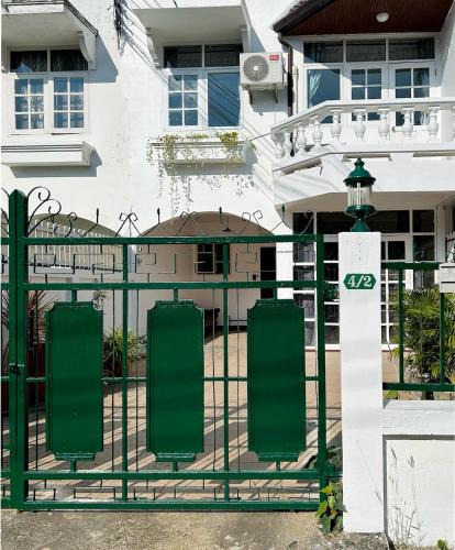 Huay Kaew Apartment | B Wes - Vintage Entire House with rooftop Near Nimman and Old Town