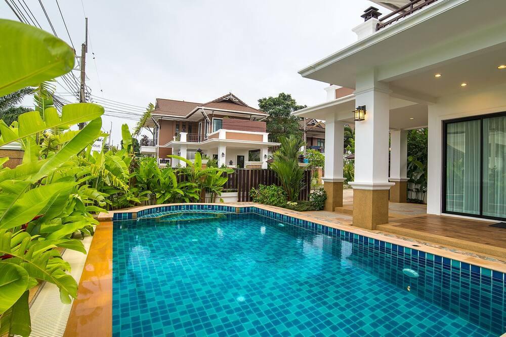 Krabi Villa | Baan Ari, Luxury 3-Bedroom Pool Villa