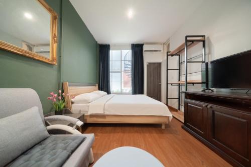 Maha Phruttharam Hostel | Baan La-Or Heritage Suite