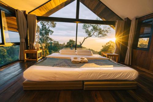 Mae Taeng Hotel | Baan Nhuer Mek บ้านเหนือเมฆ Coffee and Desk on the Cloud