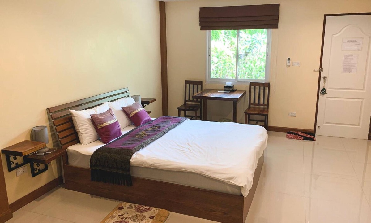 Bang Sare Hotel | Baan Sooksiri Bangsaray