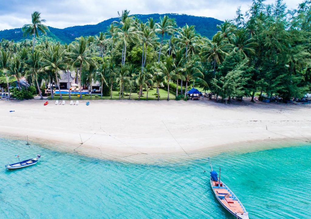 Thong Krut Villa | Ban Laem Sor - Tropical Beachfront Retreat