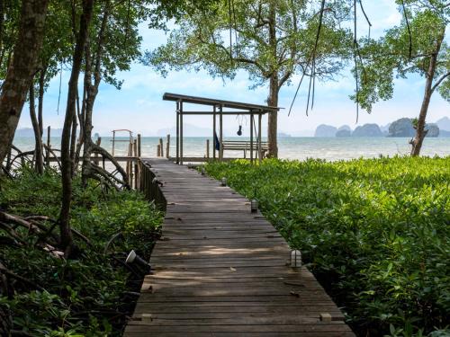 Ban Thalane Resort | Bananas Resort & Restaurant