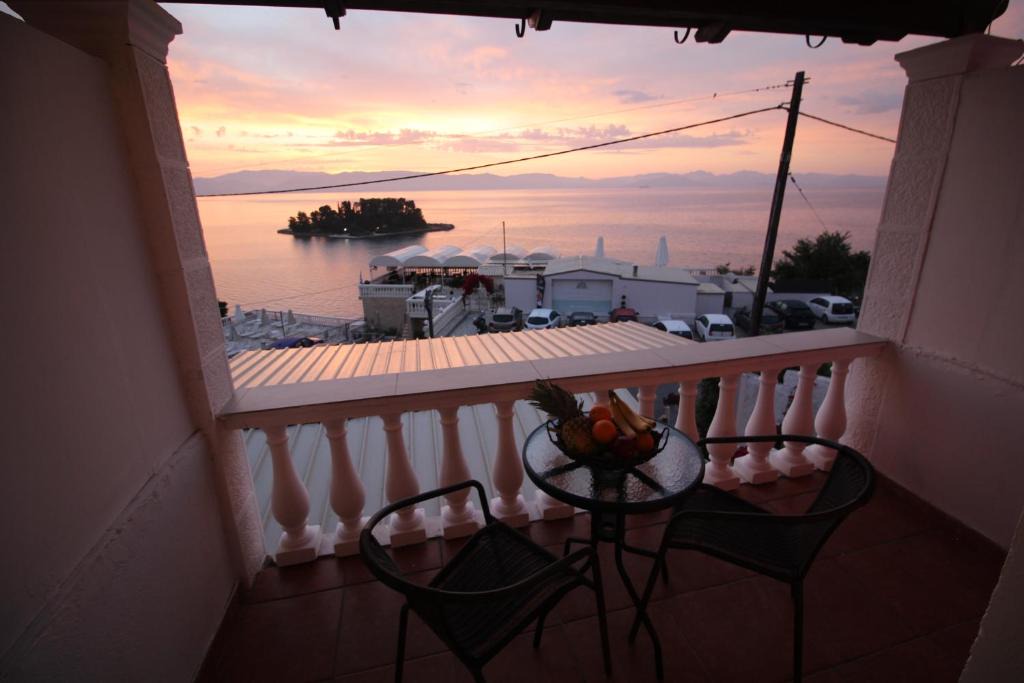 Perama Bed & Breakfast | Batis Breeze