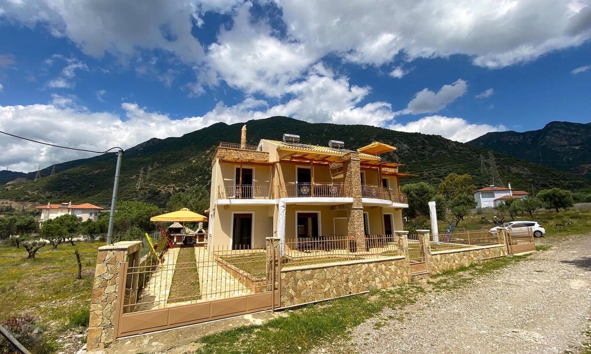 Skaloma Apartment | Beach front apartment in Nafpaktos with WiFi