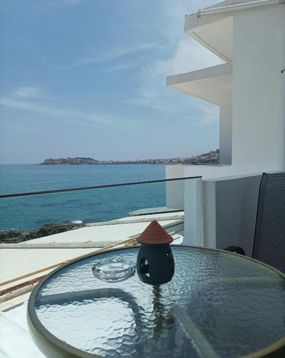 Atsipópoulon Apartment | Beachfront apartment