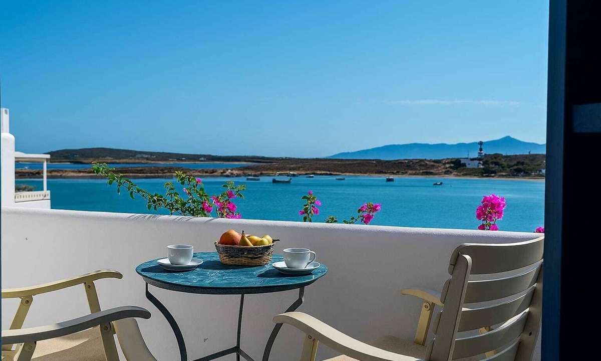 Naousa Bed & Breakfast | Beachfront Bocamviglies Room - Naoussa Aegean View