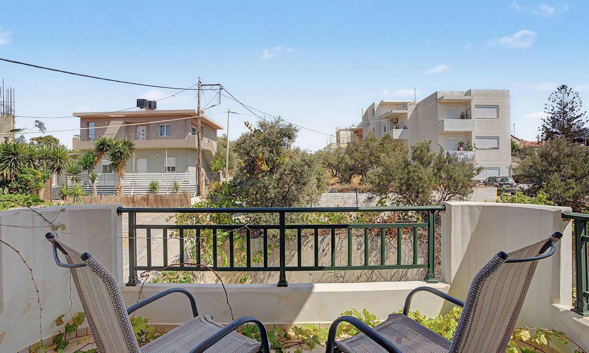 Kato Gouves Apartment | Beautiful Seaside Home with Garden in Gouves