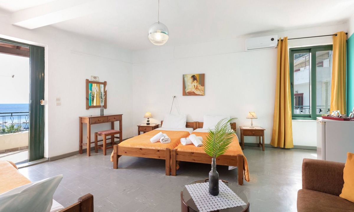 Agia Galini Bed & Breakfast | Bed and Breakfast 'Triple Room Sea View' with Sea View, Wi-Fi and Air Conditioning