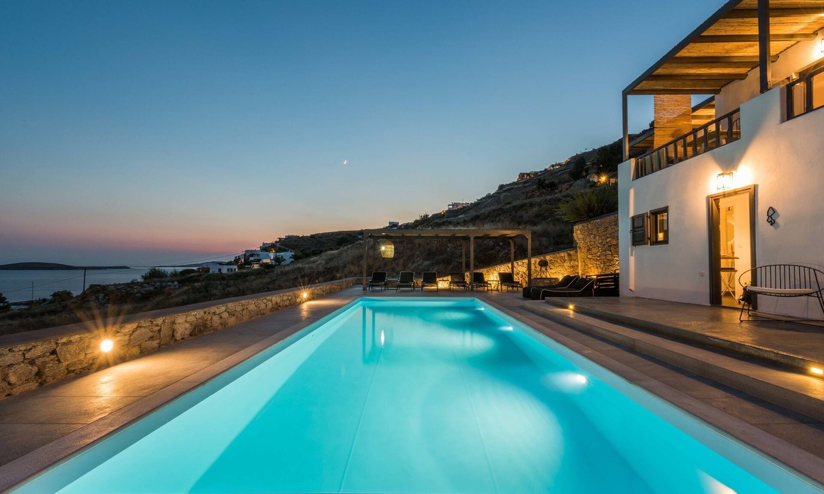 Agios Ioannis Apartment | Black Cactus