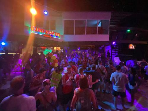 Ko Phi Phi Hostel | Blanco Beach Bar Hostel