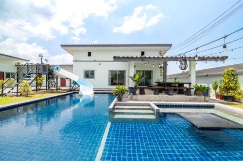 Pong Resort | Blue Lake Residences - Pattaya