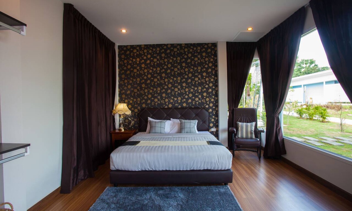 Phibun Mangsahan Hotel | Bluemoon Riverside Resort