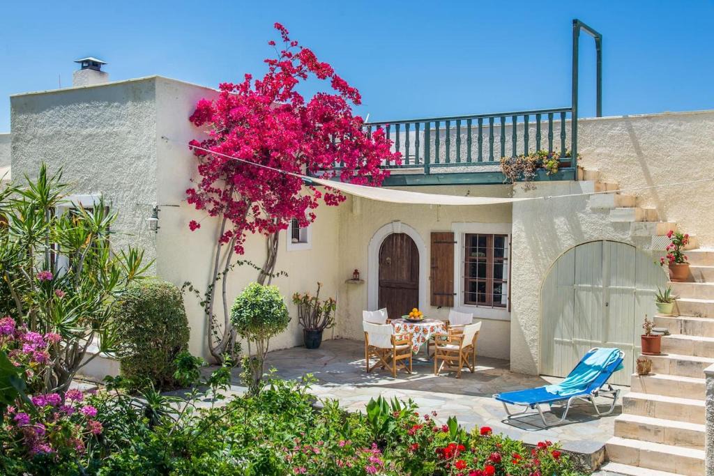Ayia Fotia Apartment | Bougainvillea House in Crete