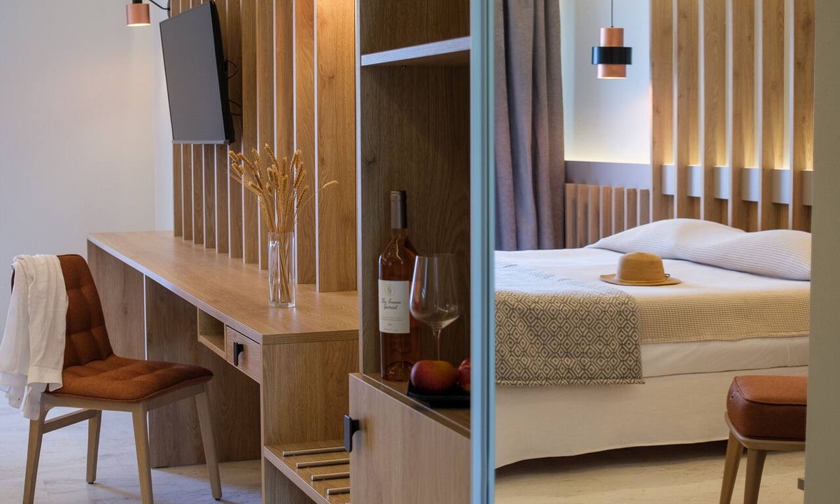 Skiathos Town Hotel | Bourtzi Hotel