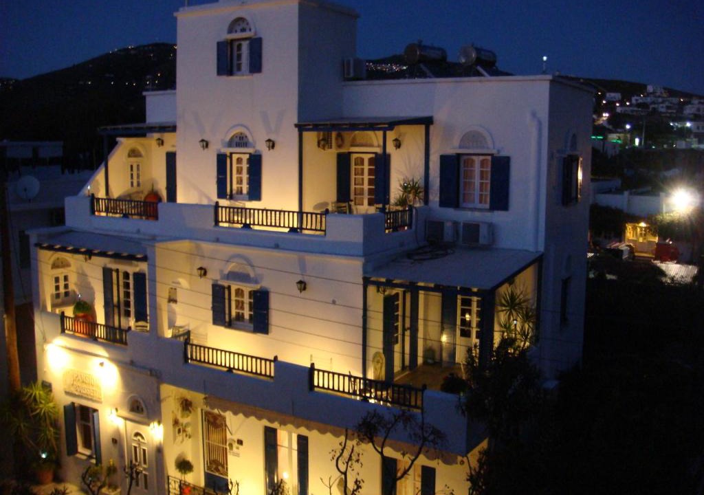 Tinos Town Apartment | Boussetil Rooms CapAnMat