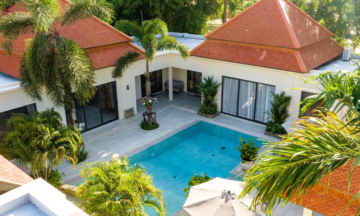Laguna Villa | Breathtaking 4-Bedroom Villa near the beach! Perfect for your next vacation.