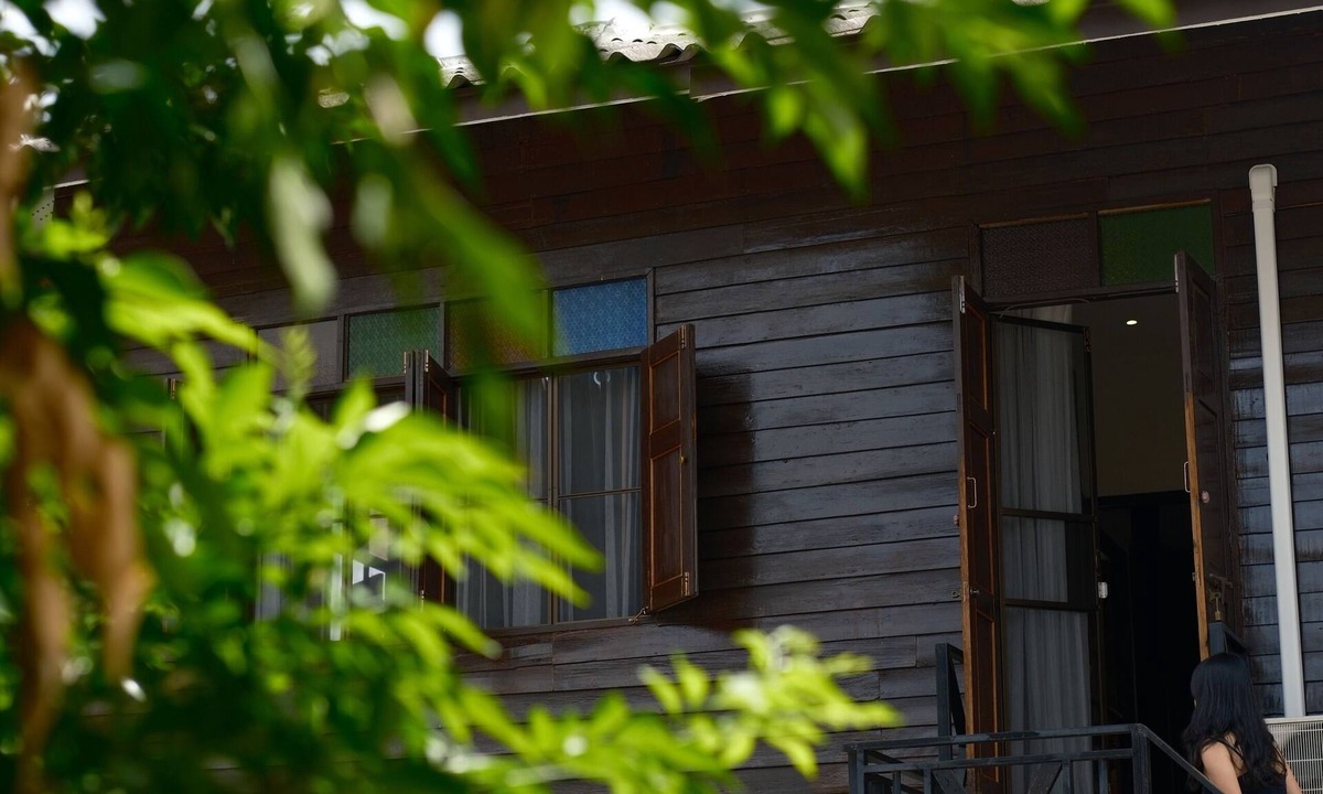 Chiang Mai House | Breeze Through · Peaceful 2 Store 2BR Wooden House in The Charming Wat Kaet