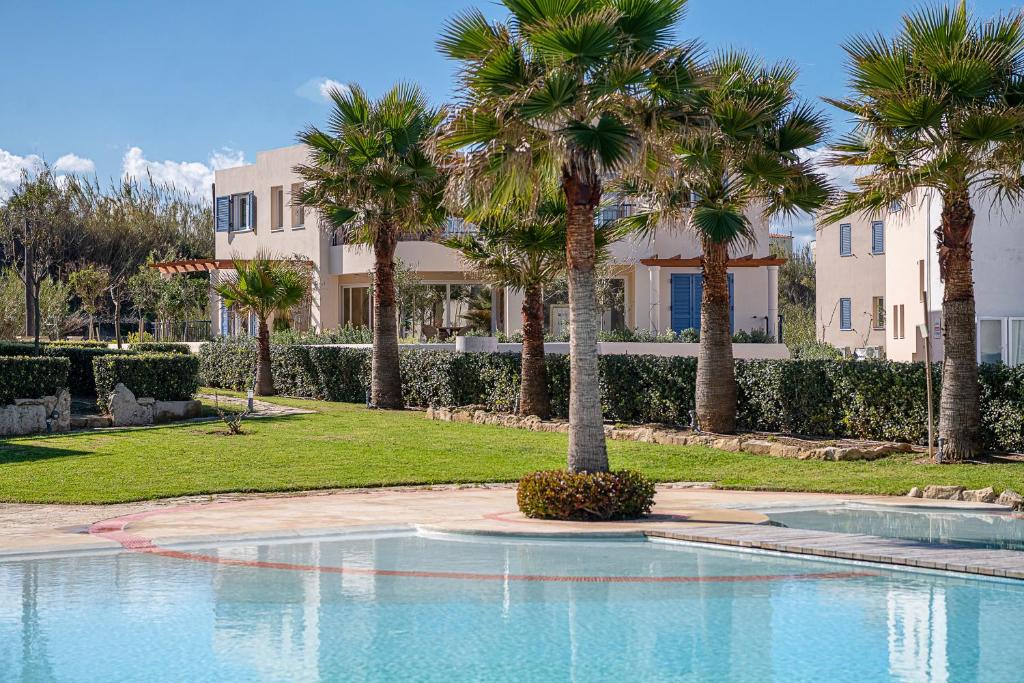 Maleme Apartment | Calmaliving Seaside apartments with pool