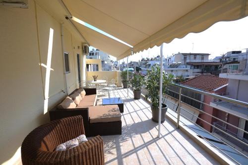 Petralona Apartment | Central Apartment with Spacious Balcony
