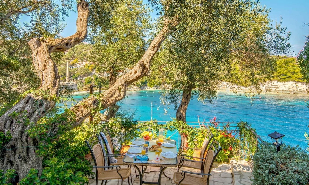 Longos Apartment | Centrally located 2 bedroom apartment w/sea views