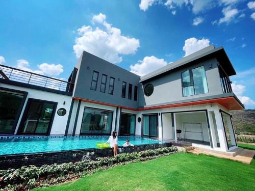 Khanong Phra Villa | Chacha Tyme Pool Villa Khaoyai