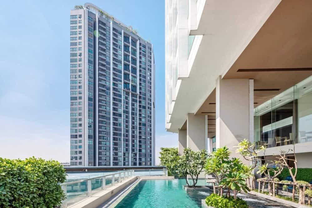 Phra Khanong Nuea Apartment | Charming Sky Bay Suite near BTS Phrakanong 简约迷人房近轻轨站 U6