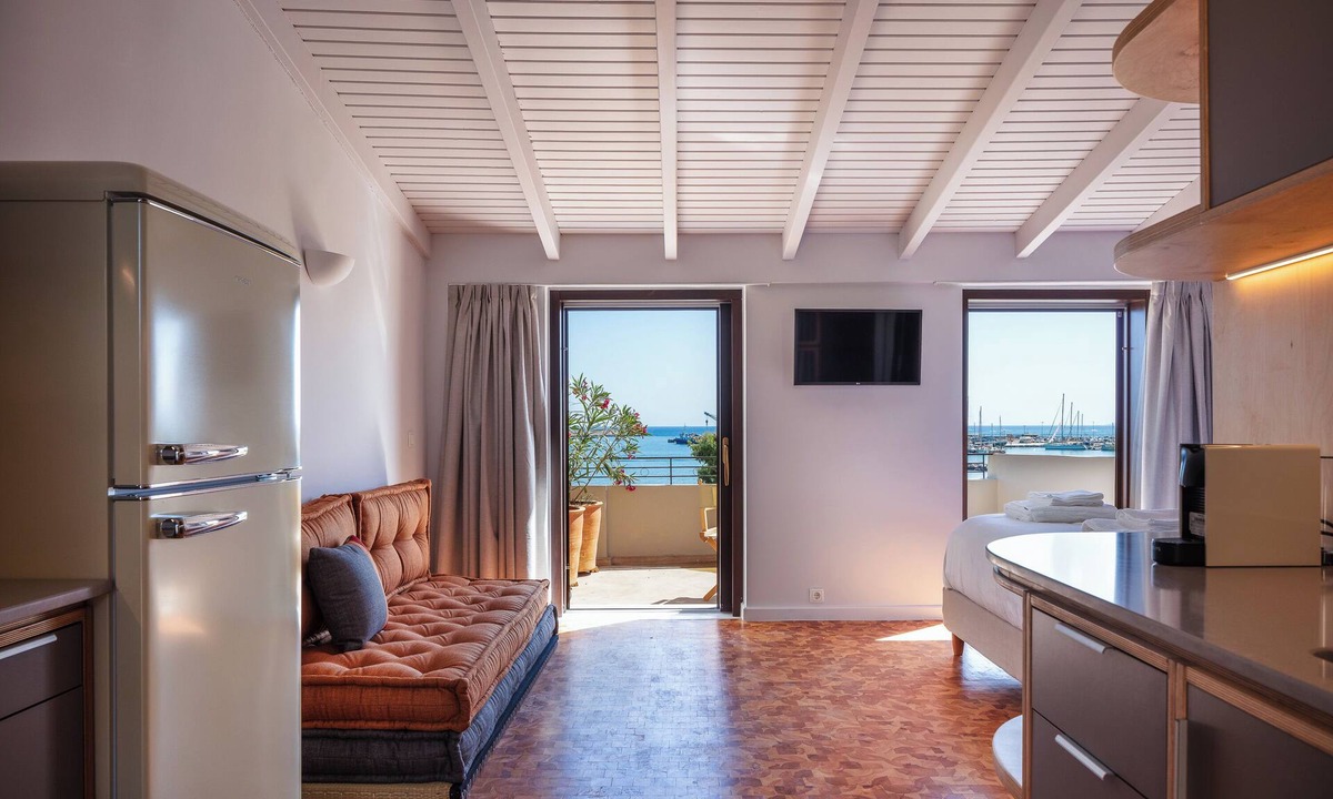 Old Town Rethymnon Apartment | Chryssi 03, seafront cozy suite for 2 in Rethymno!