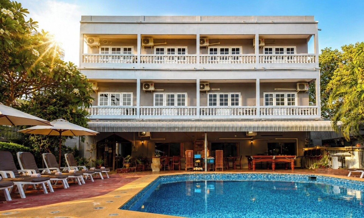 North Pattaya Hotel | Collection O Southern Star Resort