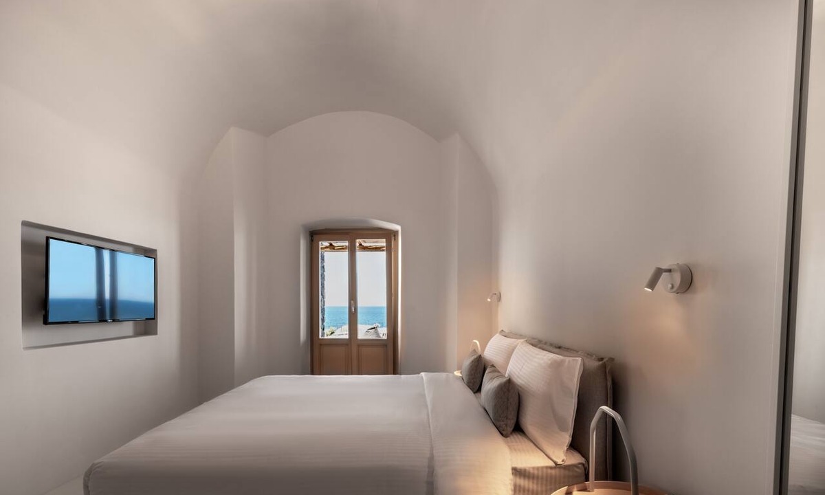 Kamari House | Colombos BeachFront