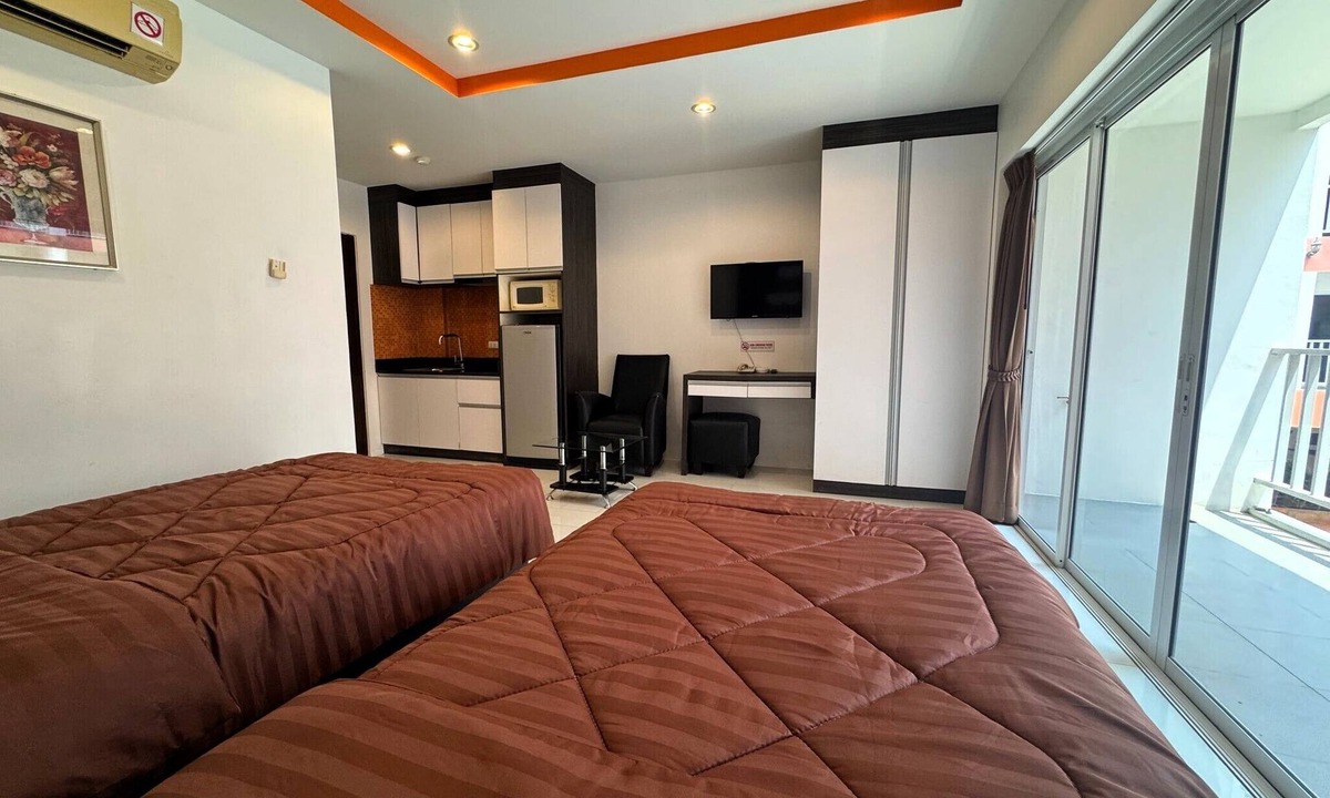 Pratumnak Hill Apartment | Comfortable Pool-View Studio with Balcony - Pratumnak, Pattaya