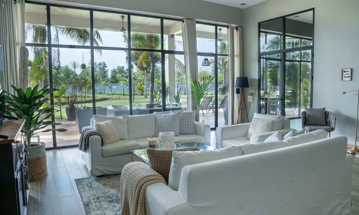 Downtown Siem Reap Villa | Comfy Contemporary Villa with Beautiful Pool and Garden
