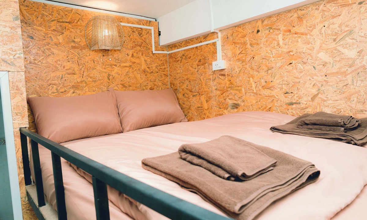 Thanon Phetchaburi Hostel | Comfy Corner Hostel