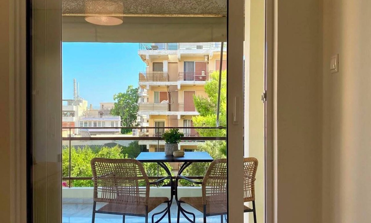 Varkiza Apartment | Cosy apartment In the heart of Varkiza 100 meters from the Sea and all Shop area