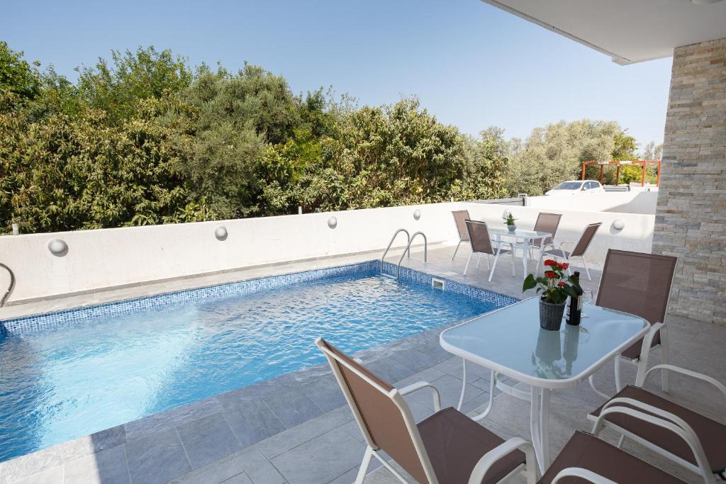 Chlorakas Villa | Cosy Paphos Villa - By IMH Travel & Tours