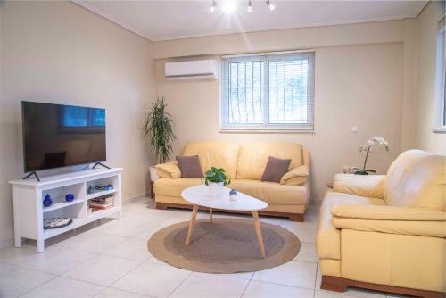 Nea Makri House | Cozy Beach Home Near Pristine Sea w/Free Netflix