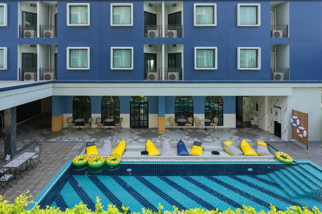 Racha Thewa Hotel | Cozy Blu Suvarnabhumi