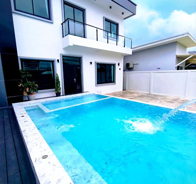 Dok Mai Villa | Cozy Pool Villa by Tenstars at Mega bangna ,BKK airport