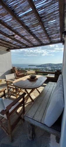 Mpatsi House | Cycladic house with a view