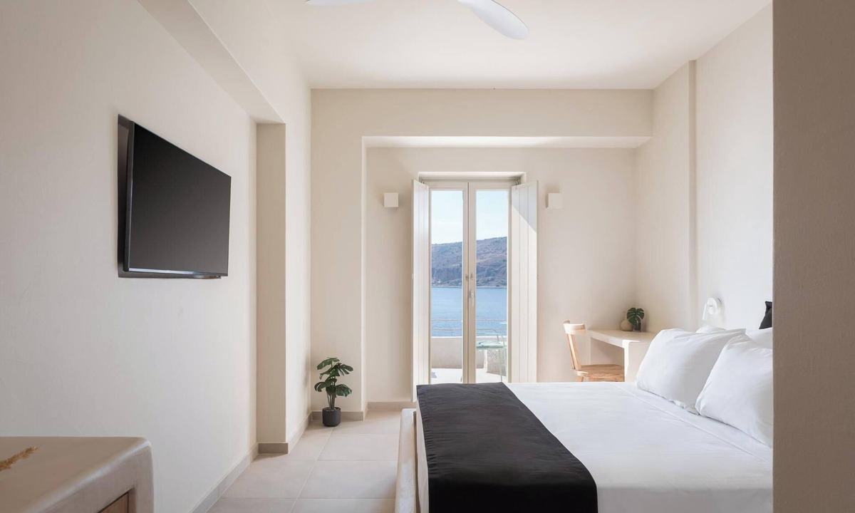 Neon Oitylo Apartment | Deluxe Double Room 2 By Yerma Suites Limeni