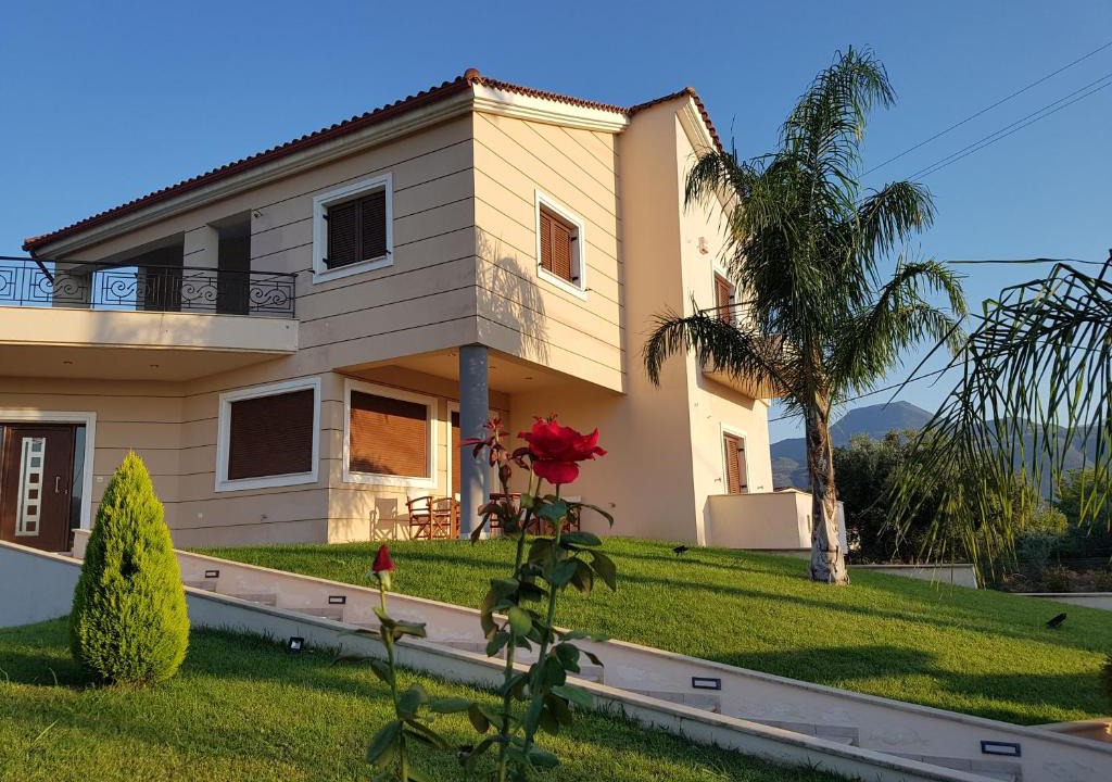 Aigialeia House | Dimitris Villa