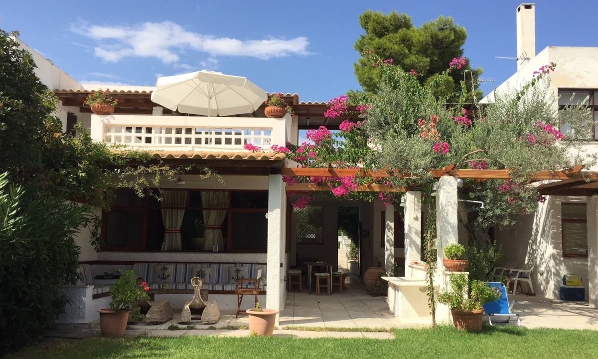 Plepi House | DREAM HOLIDAYS NEAR BEACH WITH GARDEN IN PRIVATE RESIDENCE