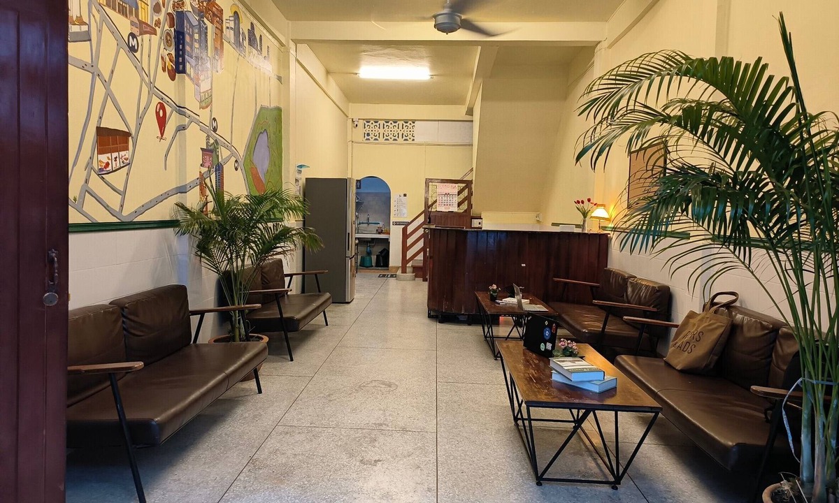 Maha Phruttharam Hostel | During Moonshine Hostel Samyan