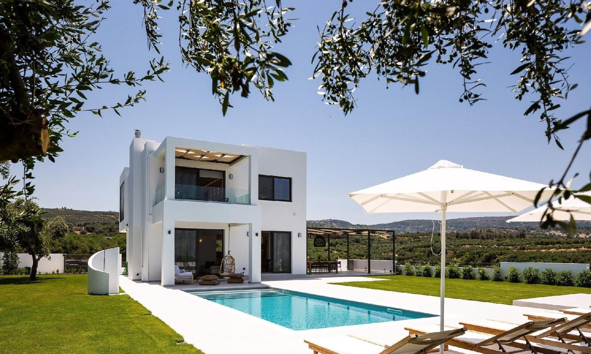 Skouloufia House | Elegant villa with heated pool and amazing views