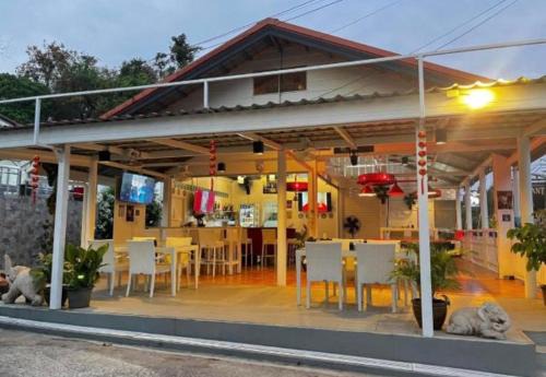 Ban Sakhu Hotel | Elephant Inn Sports Bar
